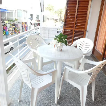 Zeus Alexis Apartament *